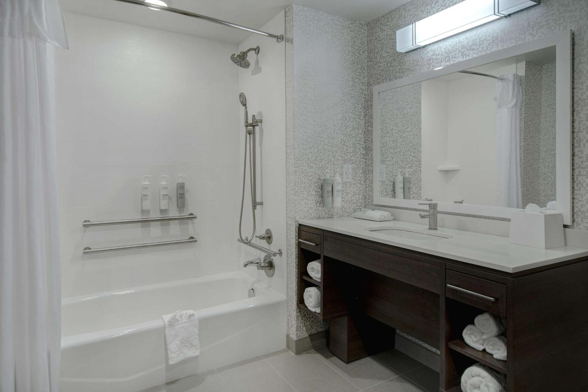 Home2 Suites By Hilton Grand Rapids Airport Kentwood Ngoại thất bức ảnh